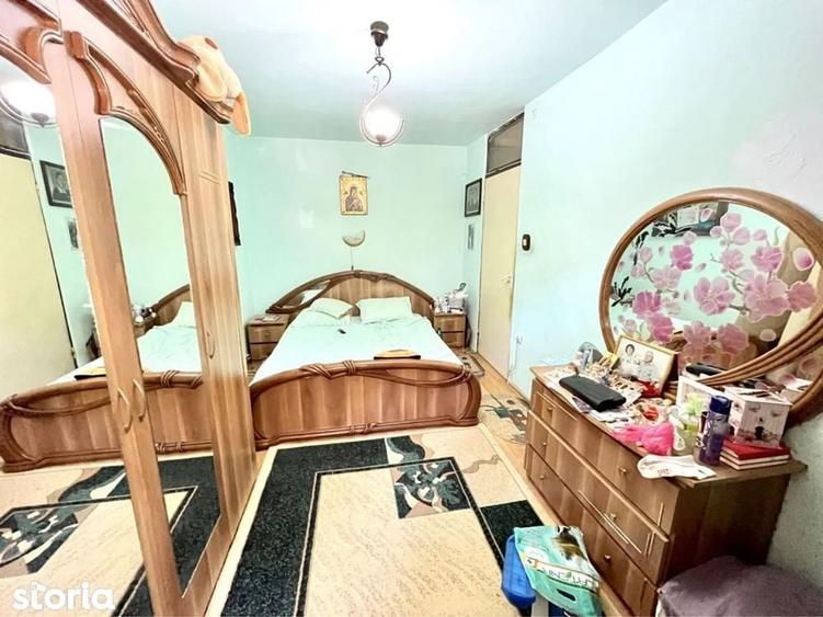 Apartament cu 3 camere decomandat în Lipovei