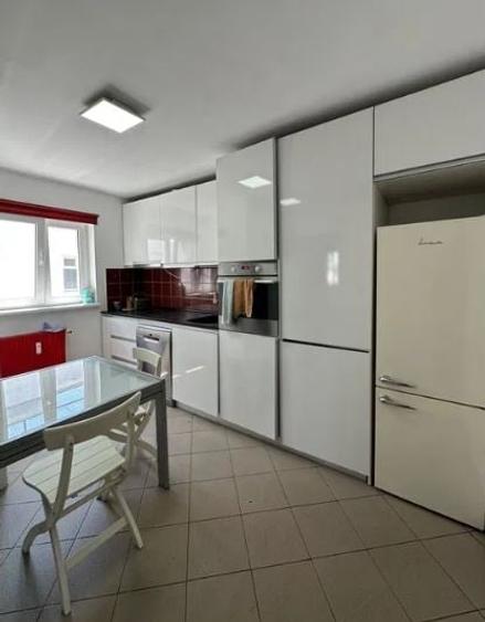 Apartament cu 3 camere decomandat, mobilat în Tineretului