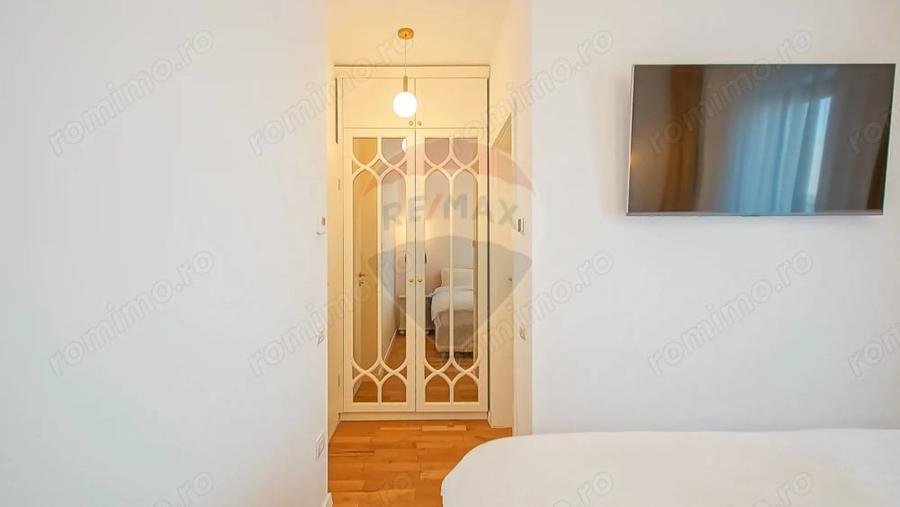 Apartament cu 3 camere decomandat în Noua