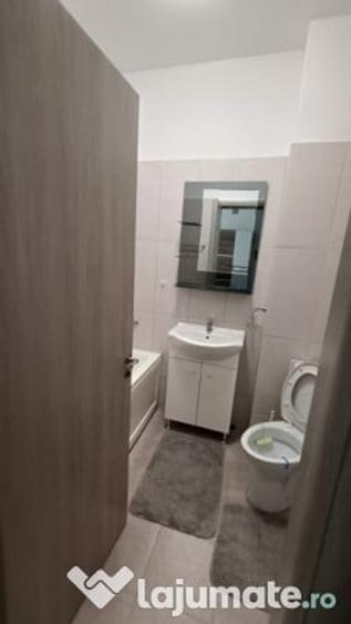 Garsonieră decomandată în Roșu