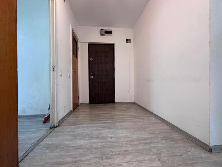 Apartament cu 3 camere decomandat în Drumul Taberei