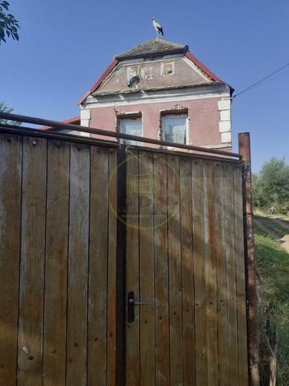 Casă individuală cu 4 camere cu Teren 2750 Mp în Văleni