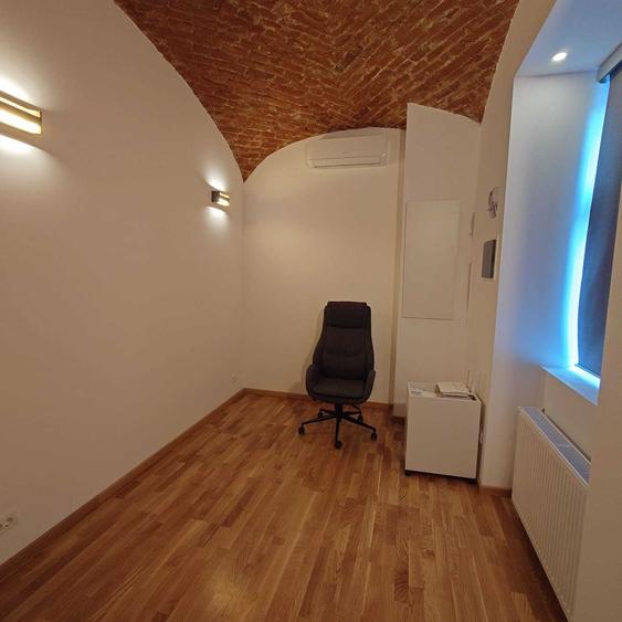 Spațiu comercial, de 44 mp, în P-ța Unirii