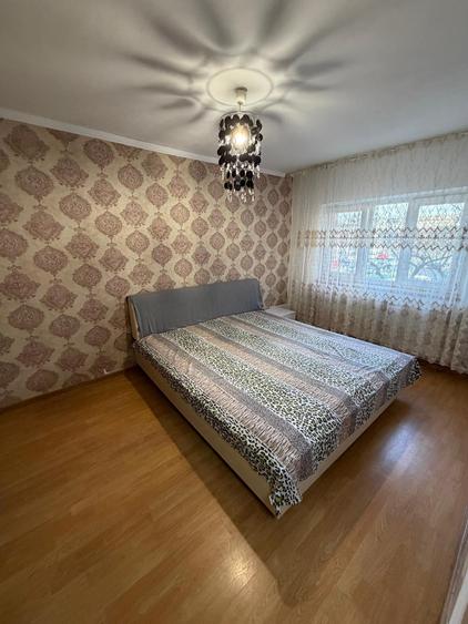 Apartament cu 3 camere semidecomandat în Girocului