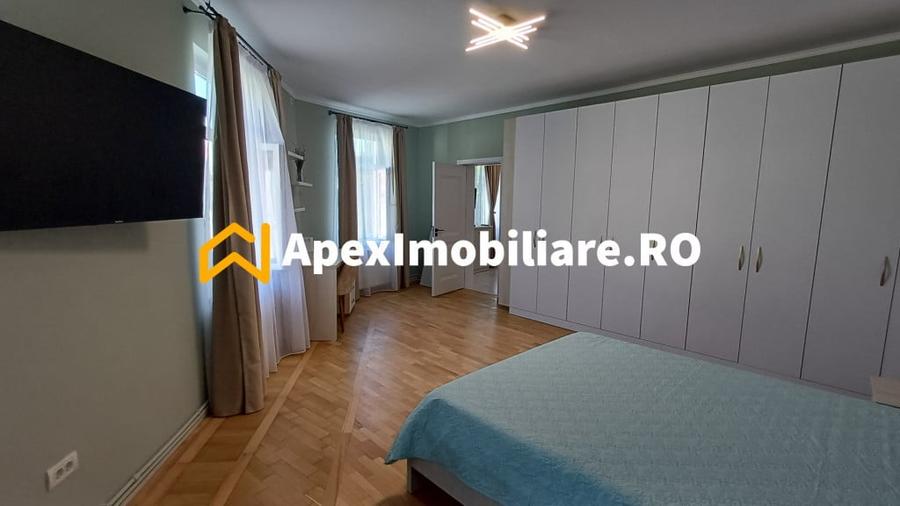 Apartament cu 3 camere semidecomandat în Moșilor