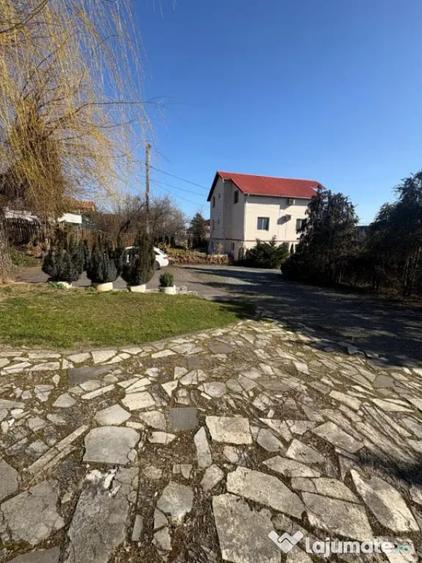 Casă cu 5 camere cu Teren 1500 Mp în Central
