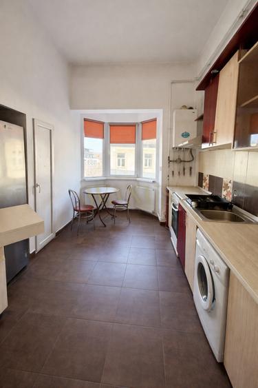 Apartament cu 2 camere semidecomandat, mobilat în Horea