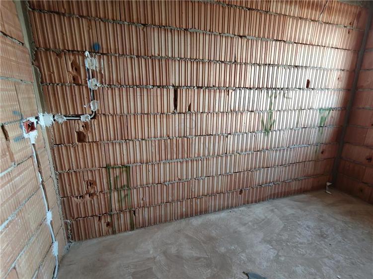 Duplex cu 4 camere cu Canalizare în Moșnița Nouă