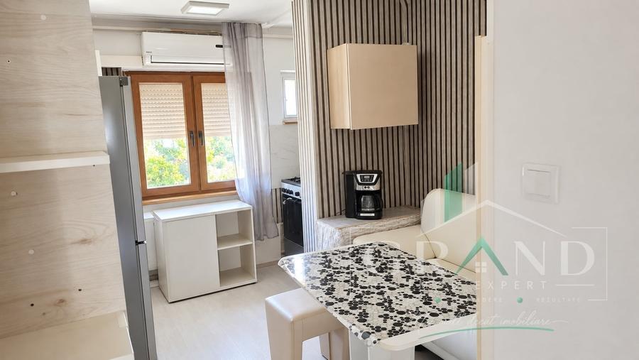 Apartament cu 3 camere decomandat, mobilat în Între Lacuri