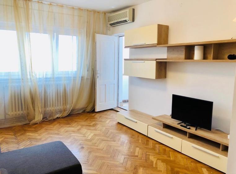 Apartament cu 4 camere decomandat în Punctele Cardinale