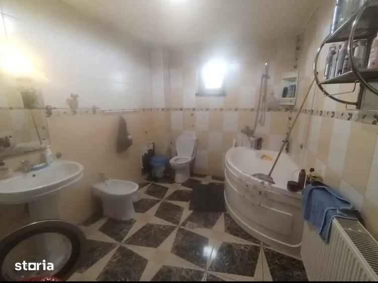 Casă cu 6 camere cu Teren 350 Mp în Miroslava