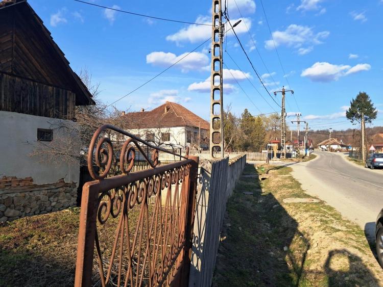 Casă individuală cu 5 camere cu Canalizare în Polovragi