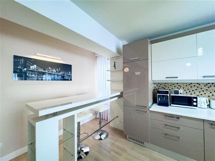 Apartament cu 3 camere semidecomandat, mobilat în Herăstrău