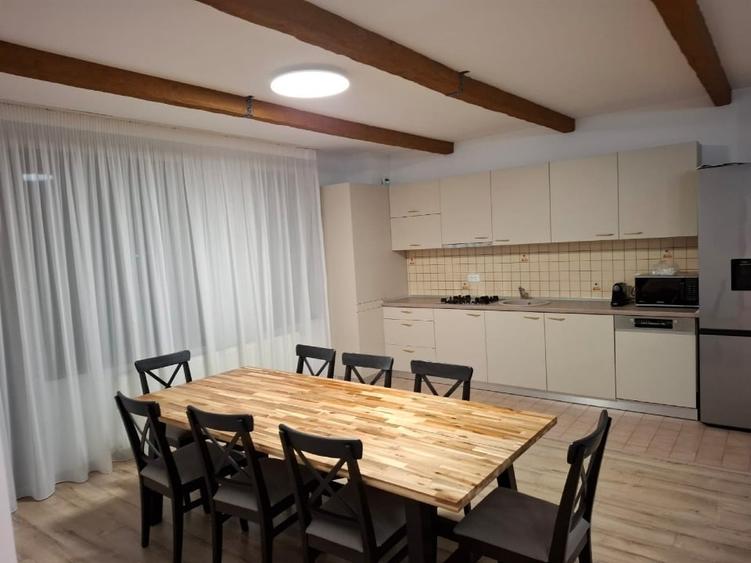 Apartament cu 3 camere decomandat, mobilat în Central