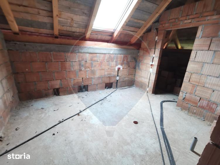 Casă cu 5 camere cu Teren 6400 Mp în Copalnic