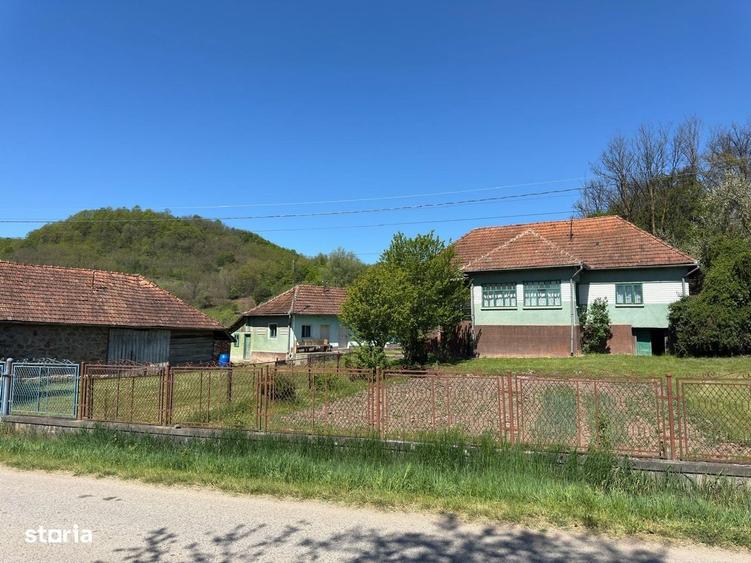 Casă cu 4 camere în Hărțăgani