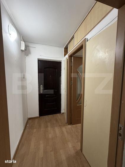 Apartament cu 2 camere semidecomandat în Craiovița Nouă