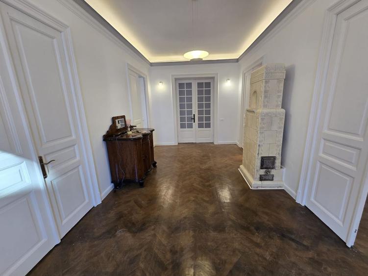 Apartament cu 6 camere decomandat, mobilat în Dorobanți