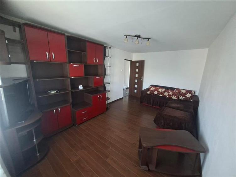 Apartament cu 3 camere decomandat, mobilat în Mihai Bravu