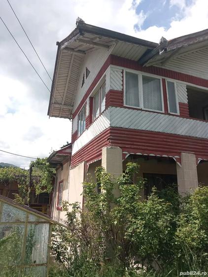 Casă cu 5 camere cu Teren 1030 Mp în Măneciu