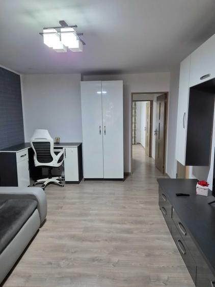 Apartament cu 2 camere semidecomandat în Unirii Sud