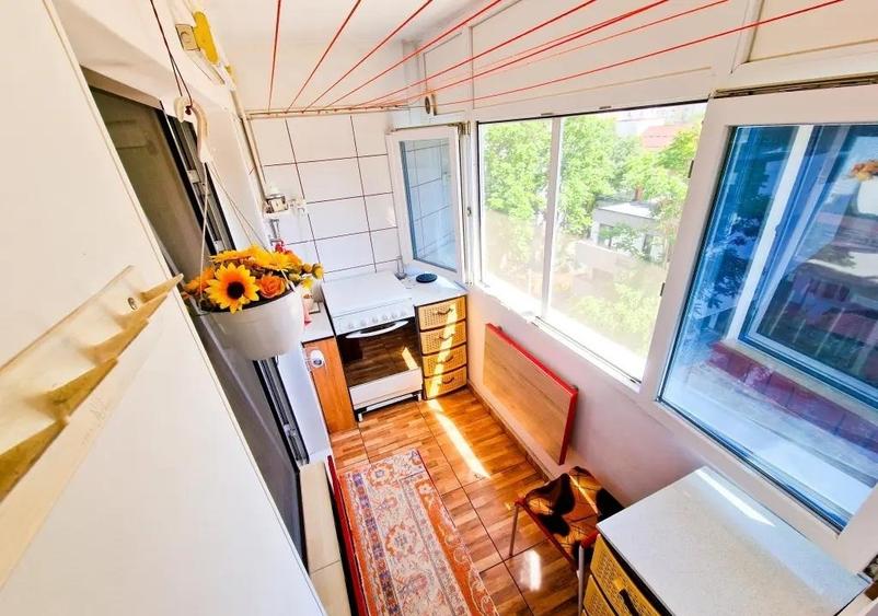 Apartament cu 3 camere decomandat, mobilat în Titan — fotografia 3