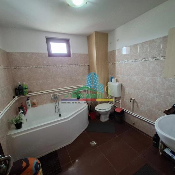 Casă cu 5 camere cu Teren 157 Mp în Central