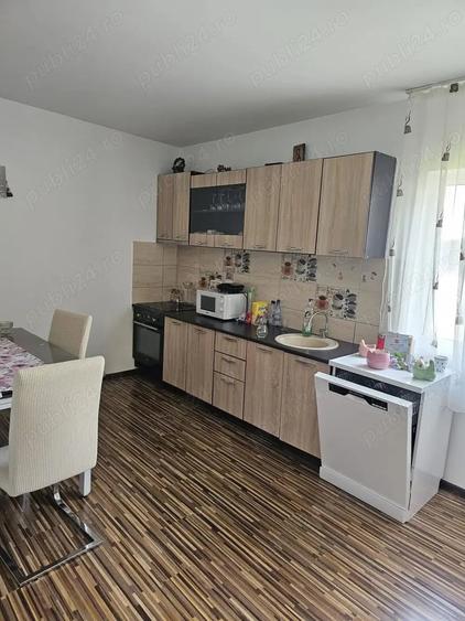 Casă cu 5 camere în Florești