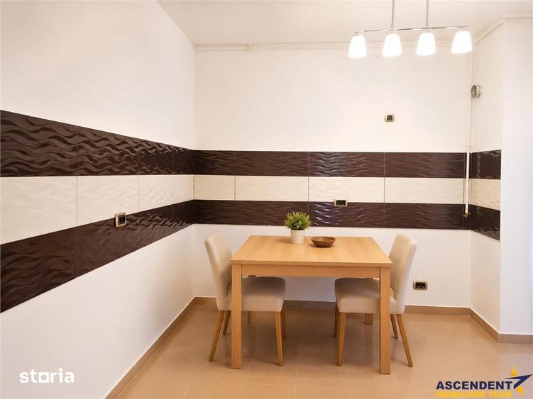 Apartament cu 3 camere decomandat în Tractorul