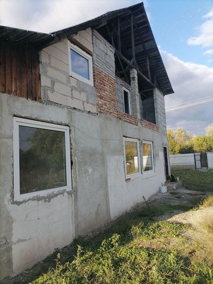 Casă cu 2 camere cu Teren 1440 Mp în Central