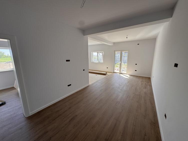 Duplex cu 3 camere cu Canalizare în Moșnița Nouă