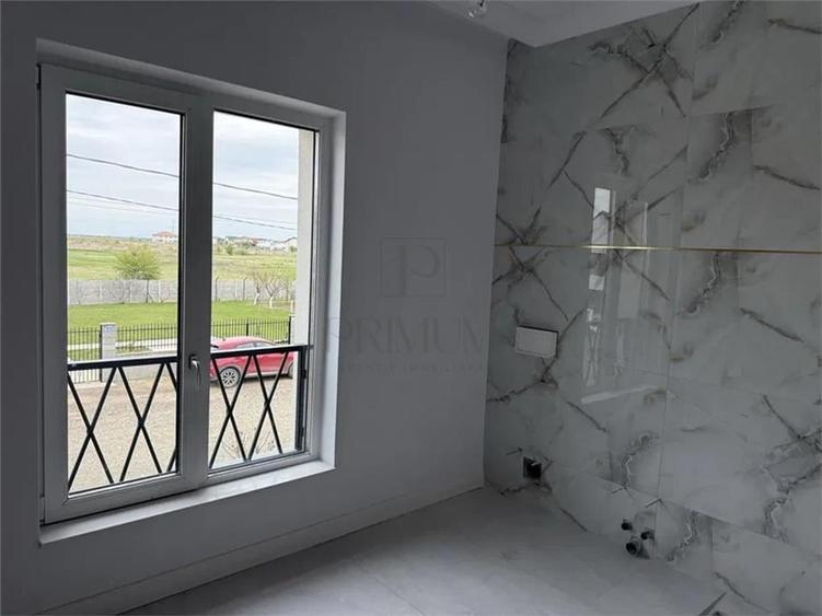 Duplex cu 5 camere cu Canalizare în Dumbrăvița