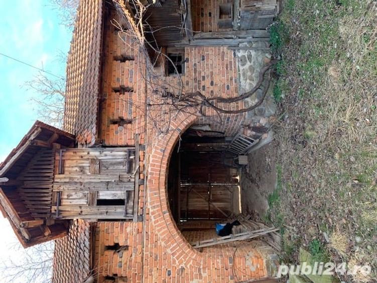 Casă cu 3 camere în Novaci
