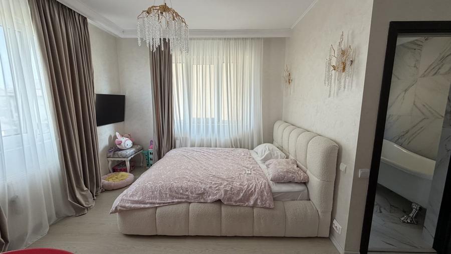 Duplex cu 5 camere cu Canalizare în Roșu