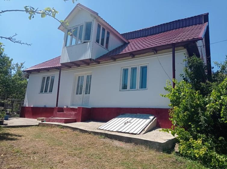 Casă cu 4 camere cu Teren 3700 Mp în Bârsănești