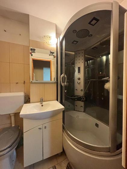 Apartament cu 2 camere semidecomandat în Lehliu