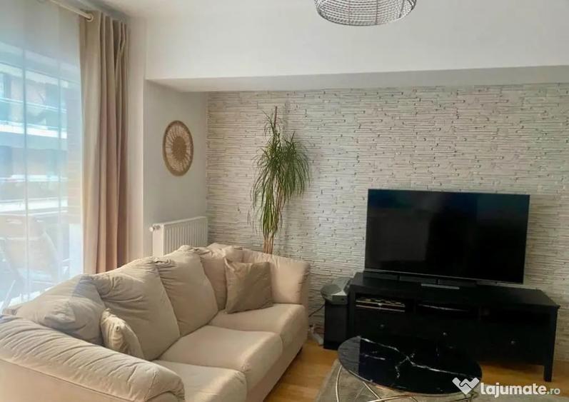 Apartament cu 3 camere semidecomandat în Străulești