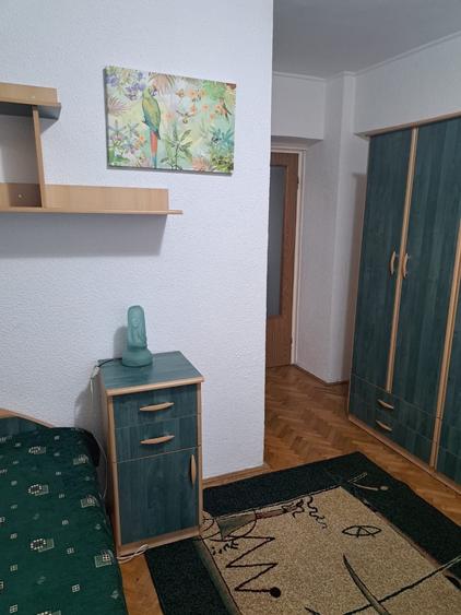 Apartament cu 3 camere decomandat în Obor