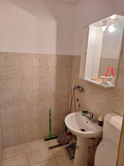 Apartament cu 4 camere decomandat, mobilat în Central