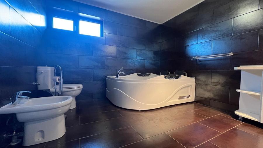 Casă individuală cu 5 camere cu Canalizare în Mihai Viteazu