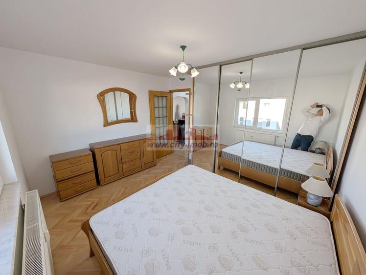Apartament cu 2 camere decomandat în Victoriei