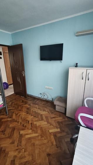 Apartament cu 3 camere decomandat în Exterior Vest