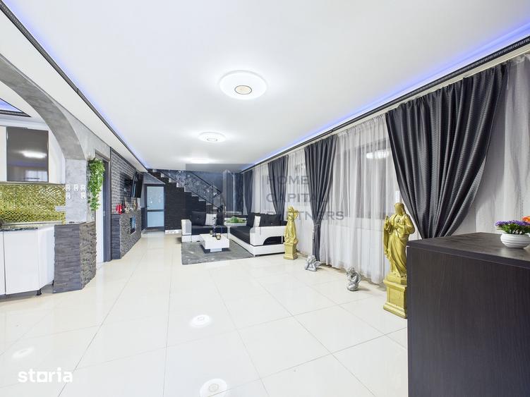 Casă cu 6 camere cu Teren 500 Mp în Oinacu