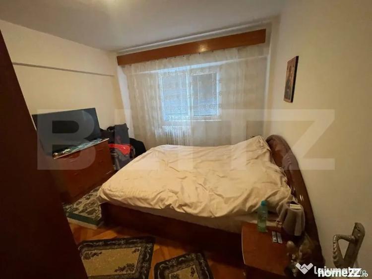 Apartament cu 4 camere decomandat în Micro 17