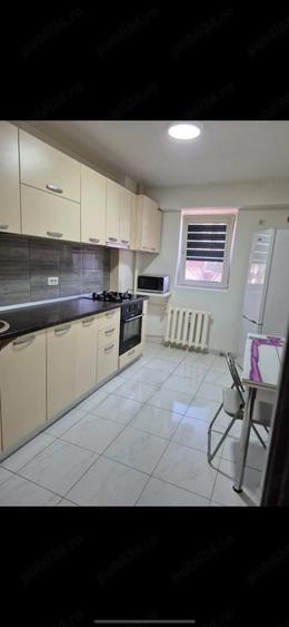 Apartament cu 2 camere decomandat în Apărătorii Patriei
