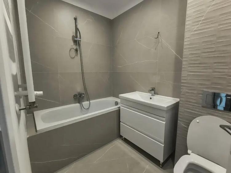 Apartament cu 3 camere decomandat în Aviației