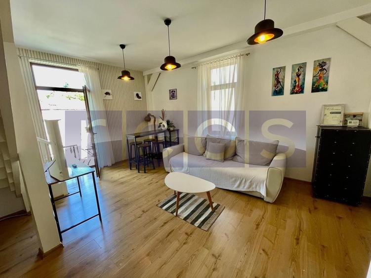 Apartament cu 4 camere semidecomandat, mobilat în P-ța Unirii