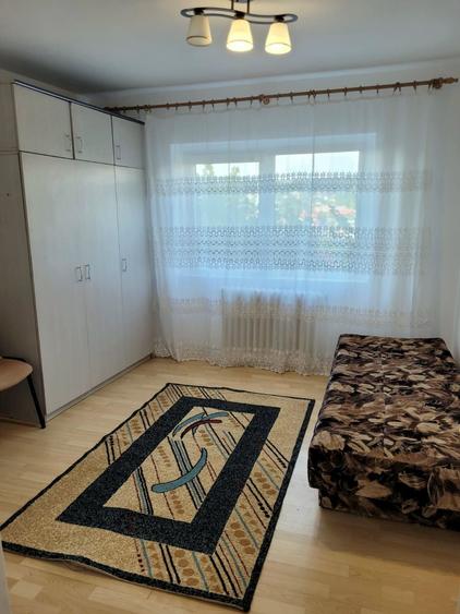 Apartament cu 3 camere decomandat în Exterior Vest