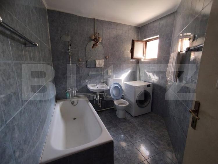 Apartament cu 3 camere decomandat, mobilat în Alexandru cel Bun