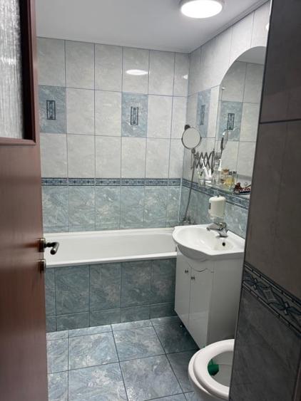 Apartament cu 3 camere decomandat, mobilat în Central
